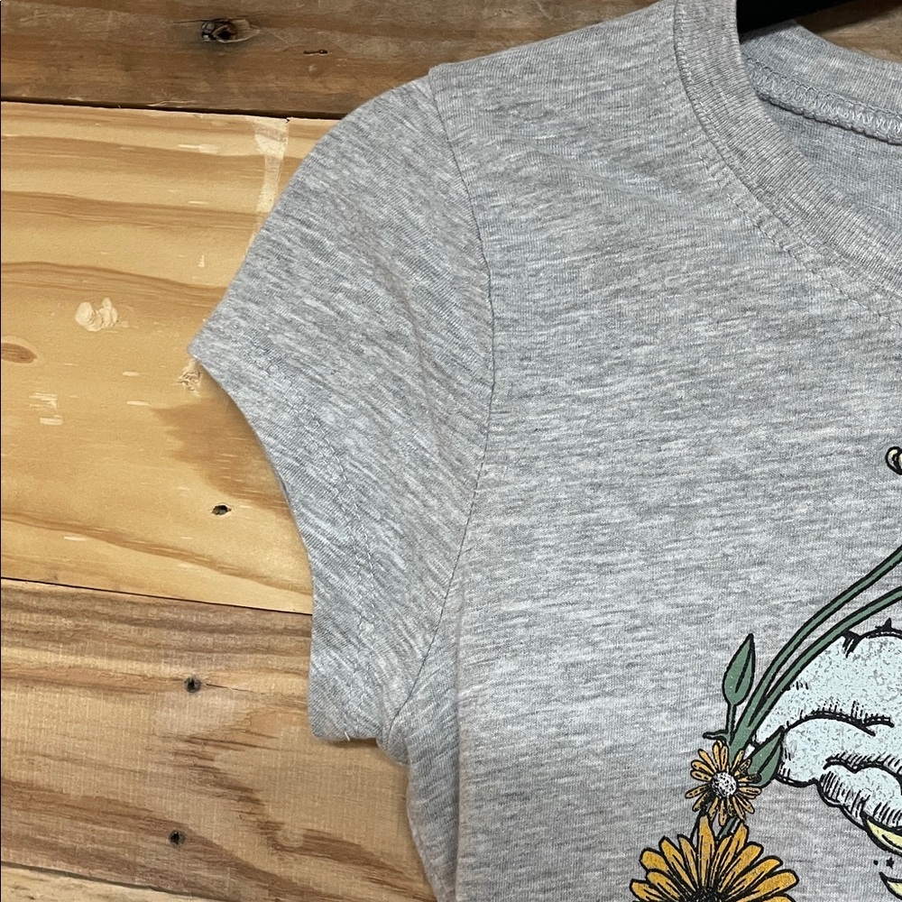 Wonder Up size XS (1) Heather Gray Sun, Moon, Stars, Mushrooms, and Floral Tee - Picture 4 of 5